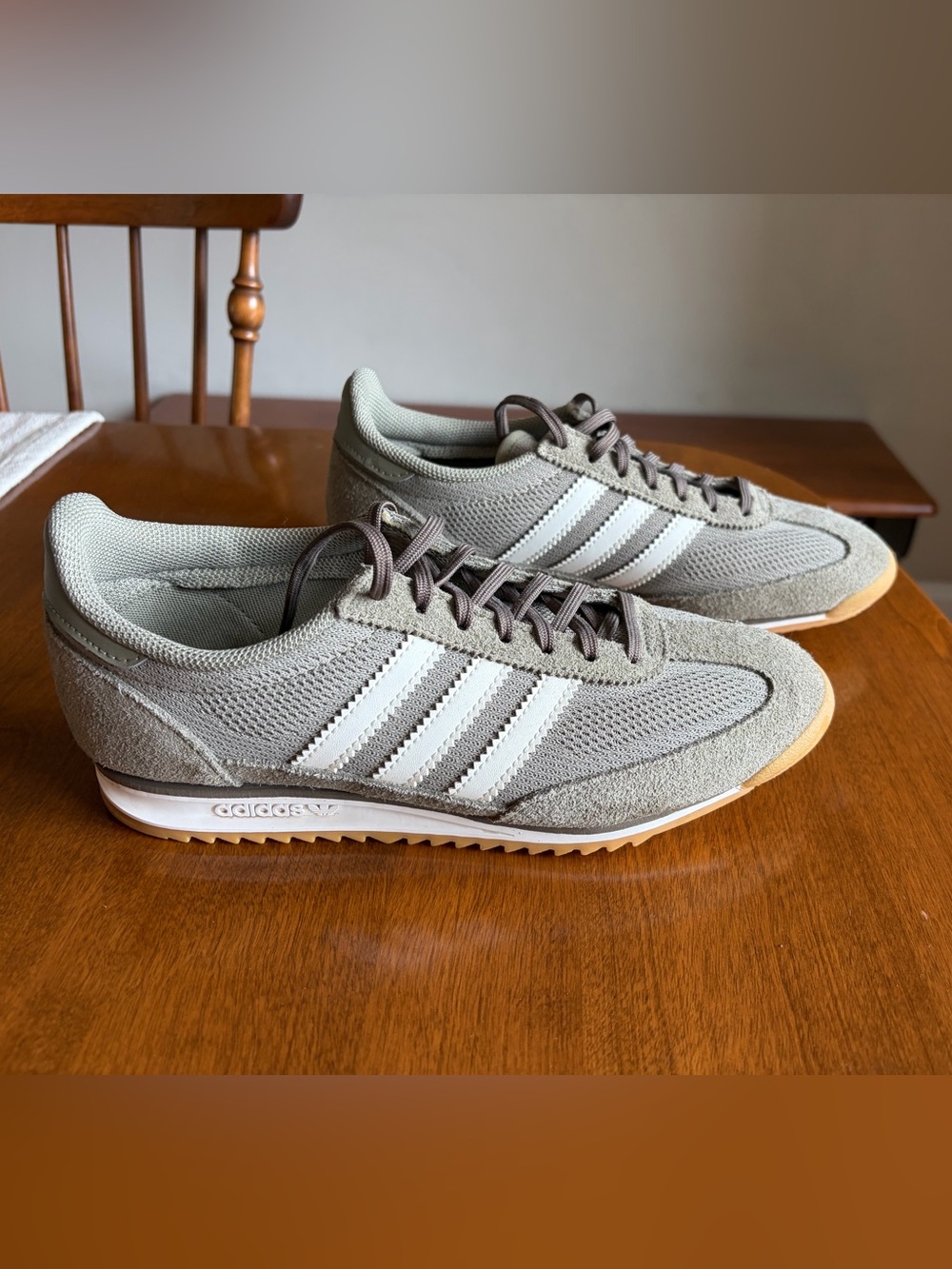 Women’s Adidas shoes SL 72
